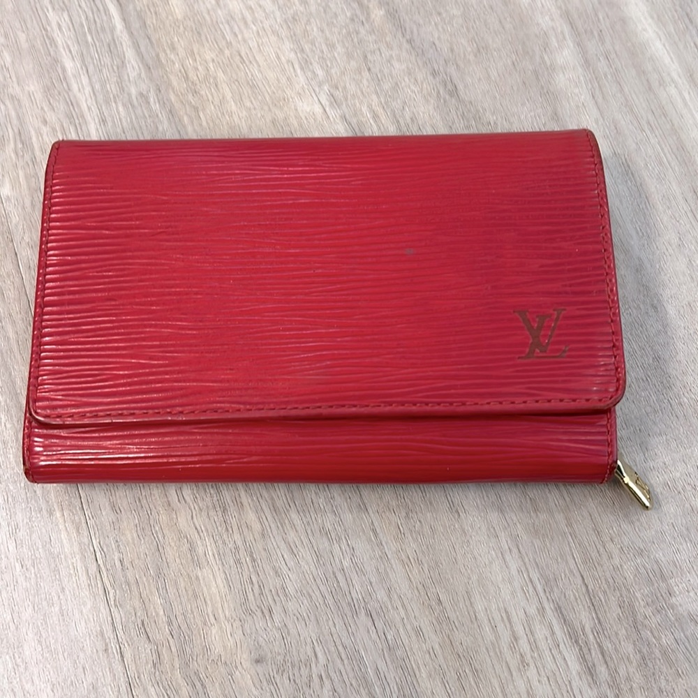 LV RED EPI SNAP WALLET